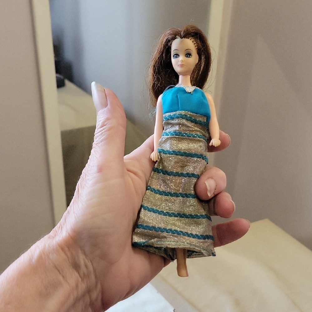 Vintage 1970 Topper Dawn Doll~ LONG LOCKS